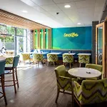 Snoozles Centre Hostel *