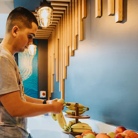 호스텔 Snoozles Centre