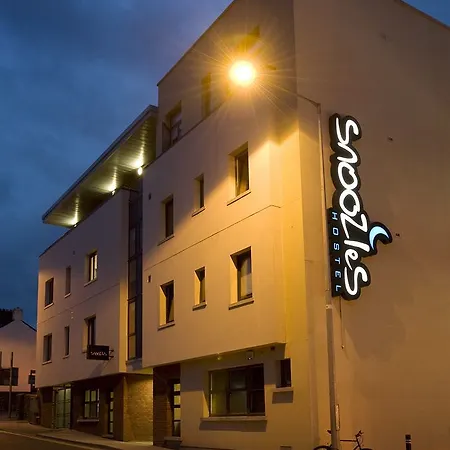 Snoozles Tourist Hostel *