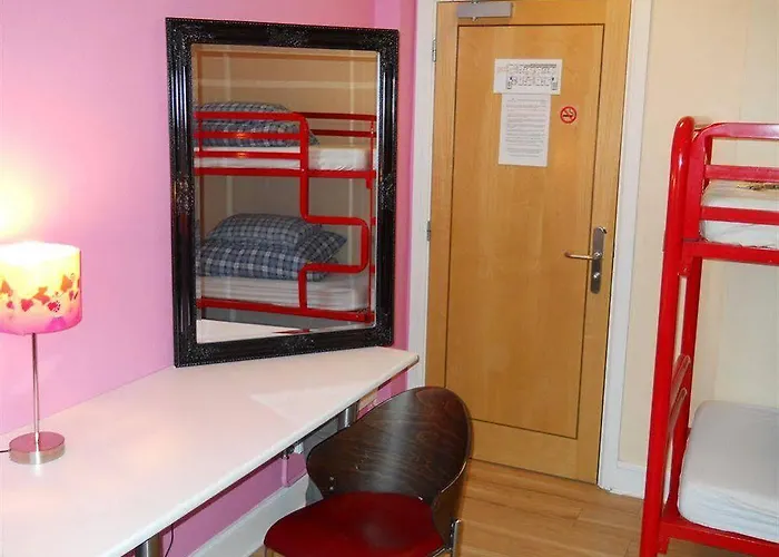 אכסניה Snoozles Centre *