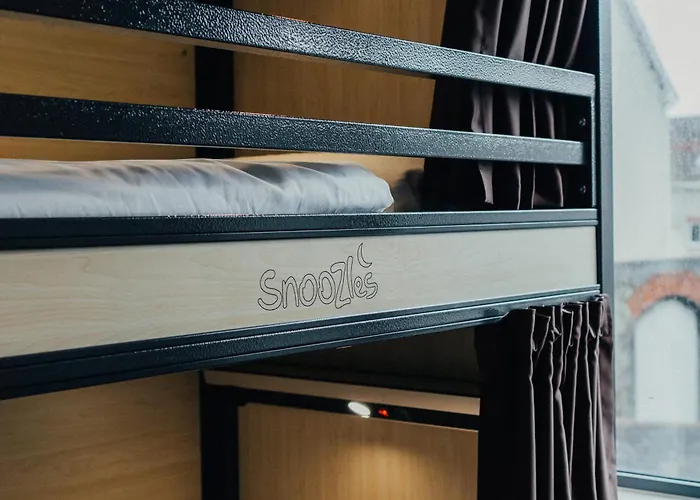 Snoozles Centre Hostel *