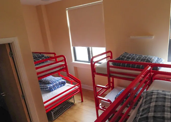 אכסניה Snoozles Centre