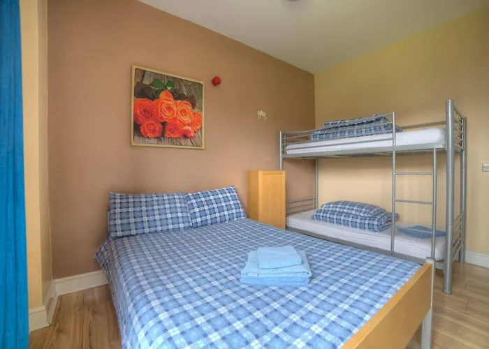 Snoozles Centre Hostel