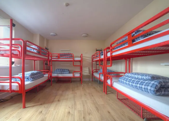 אכסניה Snoozles Centre *