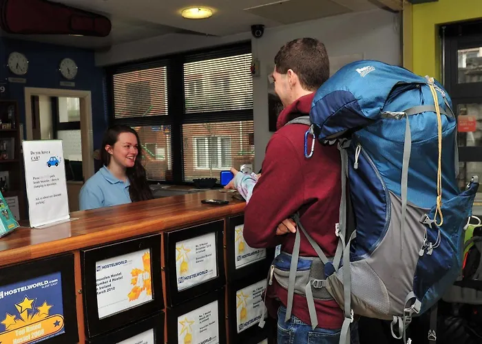 Snoozles Centre Hostel *