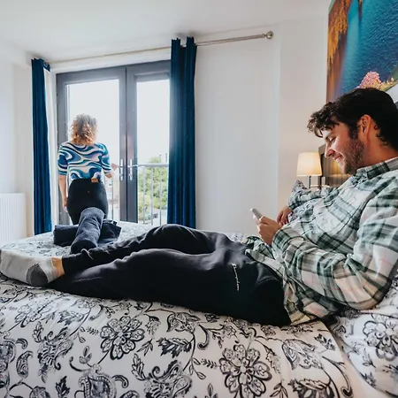 Snoozles Centre אכסניה *