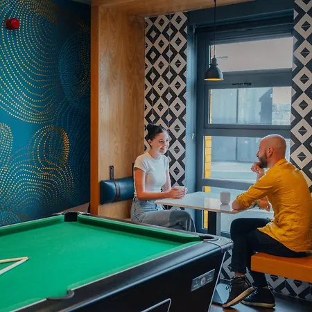 Snoozles Centre Хостел *