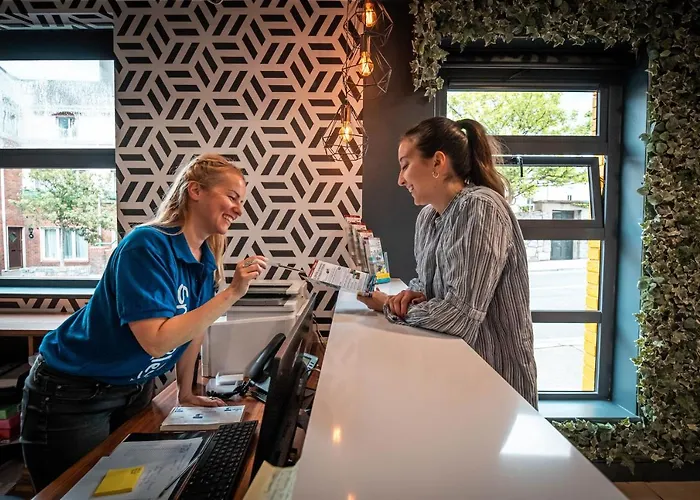 אכסניה Snoozles Centre