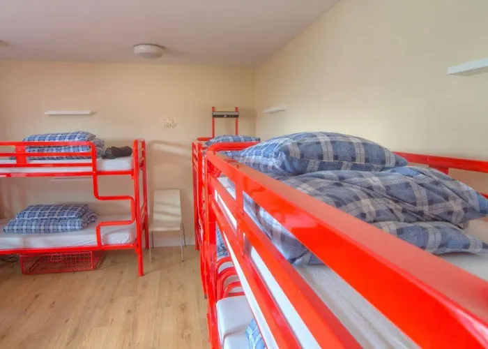 Snoozles Centre Hostel *